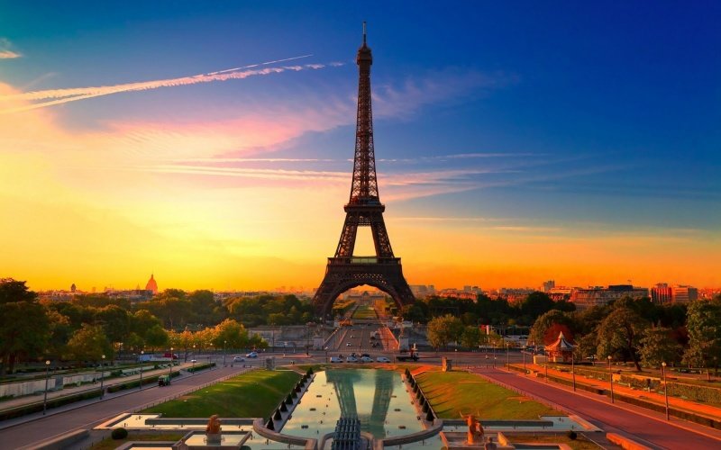 Mộng thấy vào thăm quan tháp Eiffel mang lại điều may mắn và cơ hội cho chủ nhân
